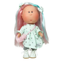 Papusa Nines D’Onil, Mia, cu parul roz si suvite verzi, cu articulatii, cu miros de vanilie, 30 cm