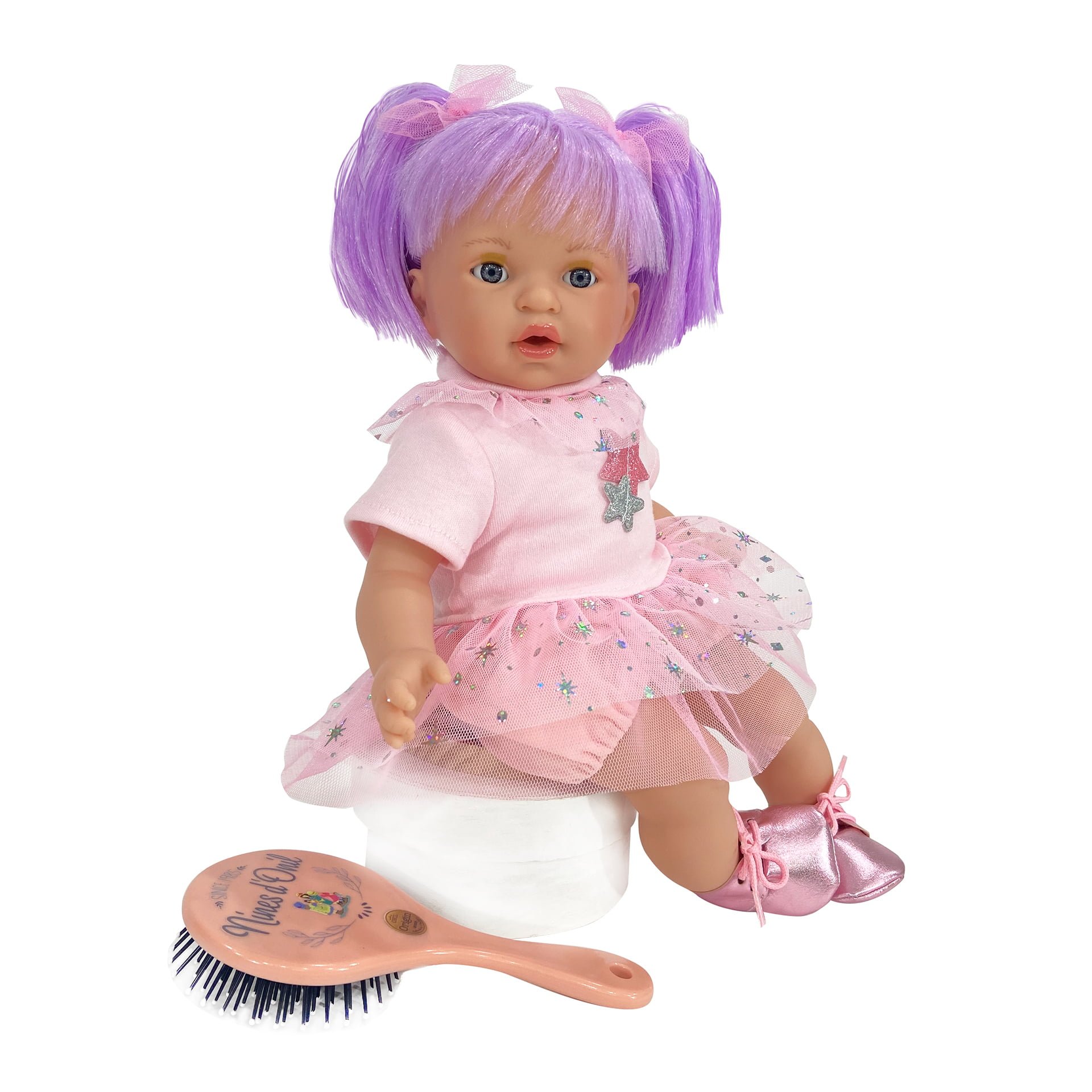 Papusa Nines D’Onil, Alex Star, cu parul mov, ambalata in cutie, cu miros de vanilie, 40 cm