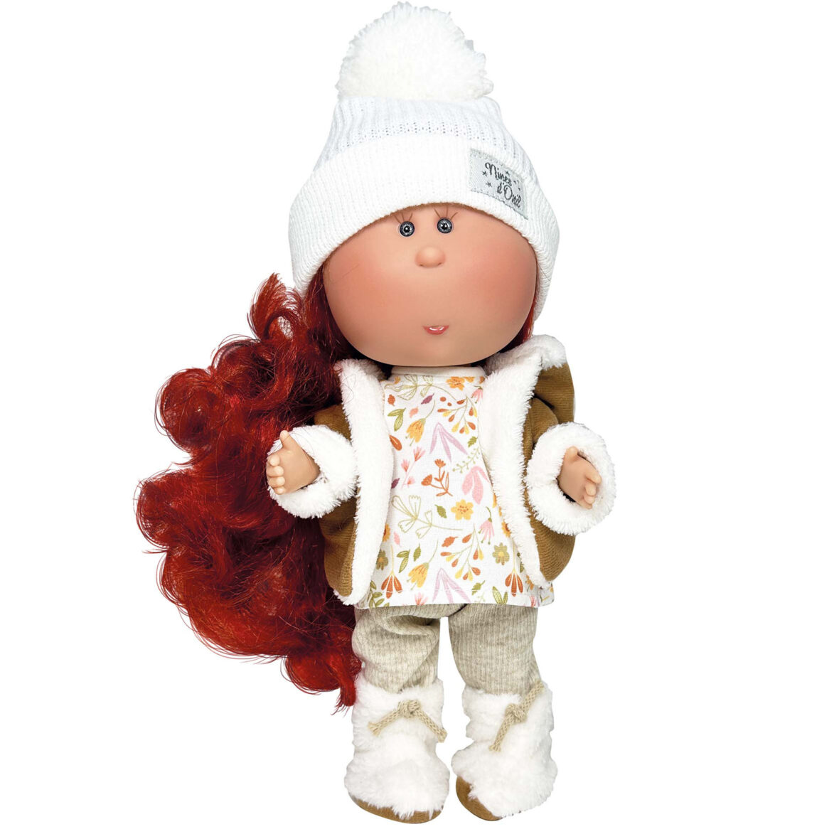 Papusa Nines D’Onil, Mia, cu parul rosu, cu fes alb, cu articulatii, cu miros de vanilie, 30 cm