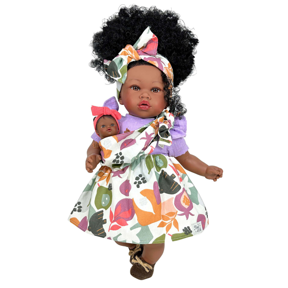 Papusa Nines D’Onil, Maria Afro, cu sunete, cu bebelus, cu rochie mov, cu miros de vanilie, 45 cm